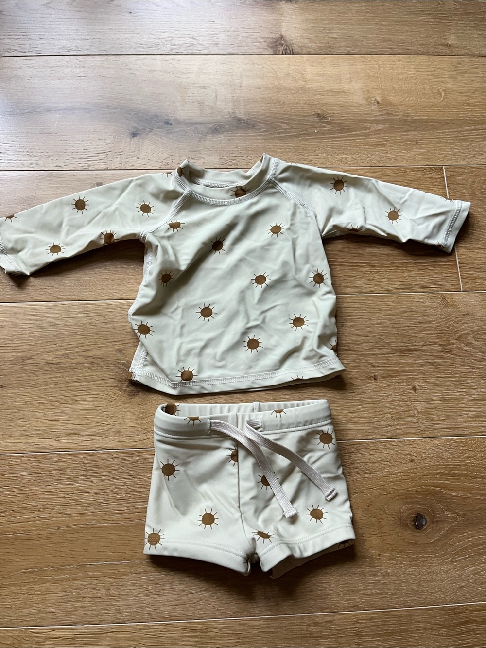 Rylee + Cru 0-3 Long Sleeve Rash Guard and Swim Shorts - Sun Print